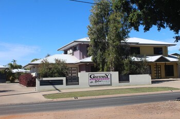 western gateway motel and apartments