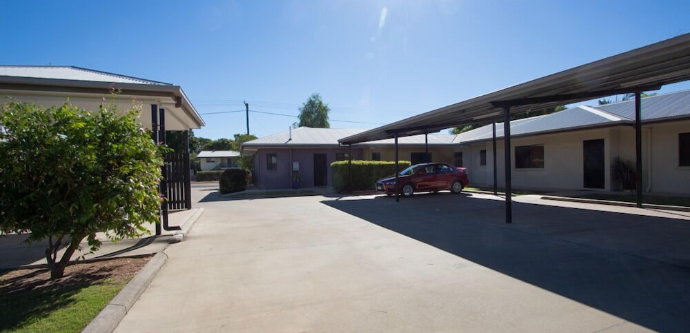 western gateway motel and apartments
