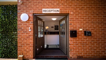 Hamilton's Queanbeyan Motel,Capital Country>>Canberra,4 star