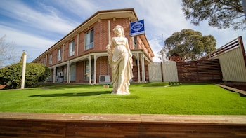 Hamilton's Queanbeyan Motel,Capital Country>>Canberra,4 star