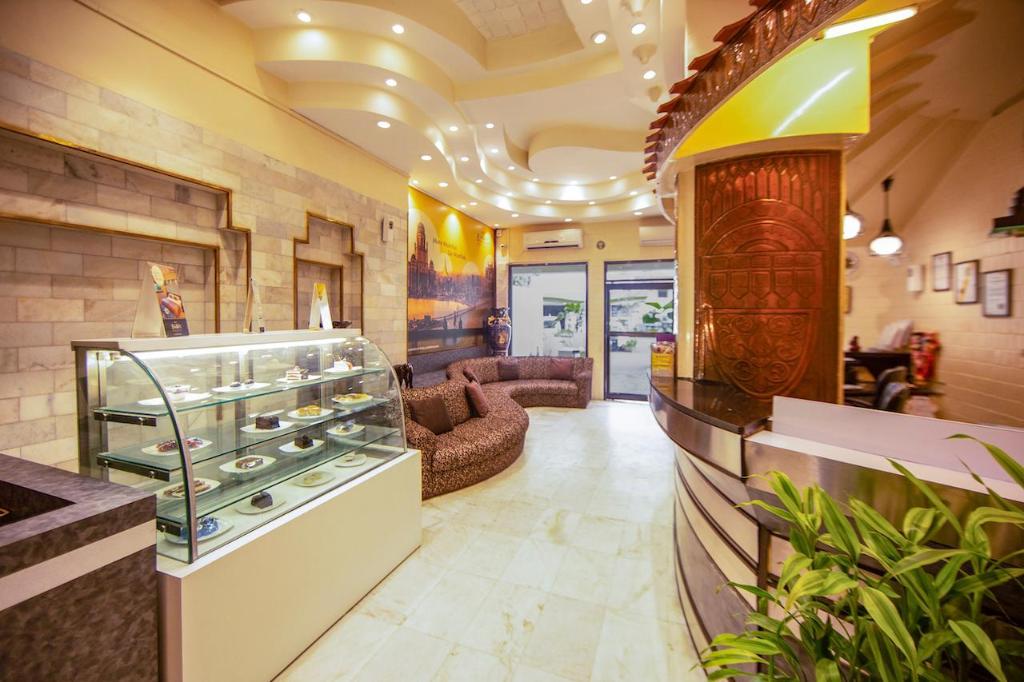 Bawa Regency,Mumbai>>Dadar,2 star