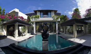 Villa One Seminyak,Kerobokan>>Bali,4 star
