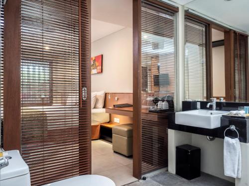 savvoya seminyak hotel by prasanthi