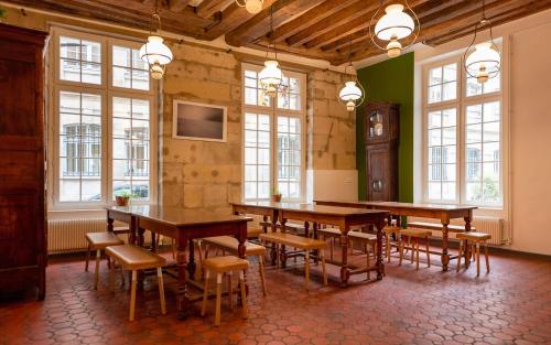 mije marais hostel