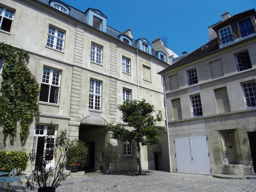 mije marais hostel