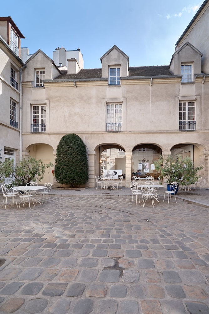 mije marais hostel