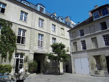 mije marais hostel