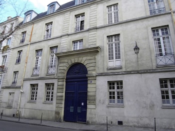 mije marais hostel