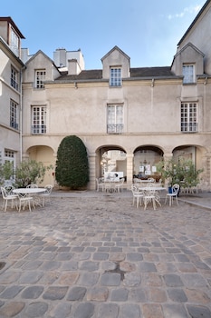 mije marais hostel