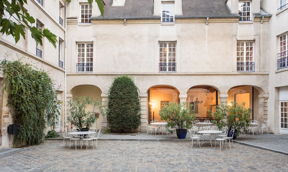mije marais hostel