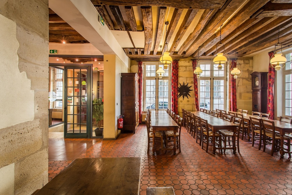 mije marais hostel