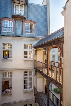 mije marais hostel