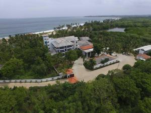 Lagoon Paradise Beach Resort,Nuwara Eliya>>Hambantota,4 star