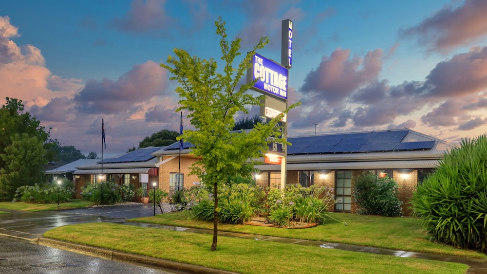 the cottage motor inn albury cbd