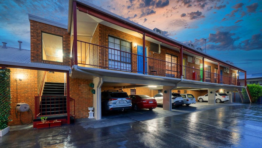 the cottage motor inn albury cbd