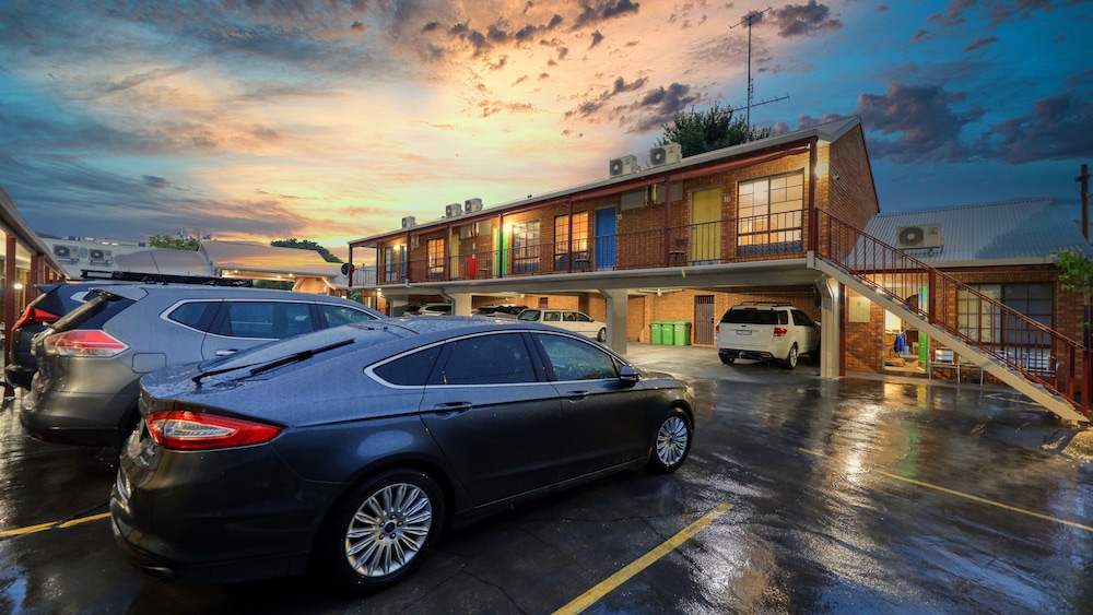 the cottage motor inn albury cbd