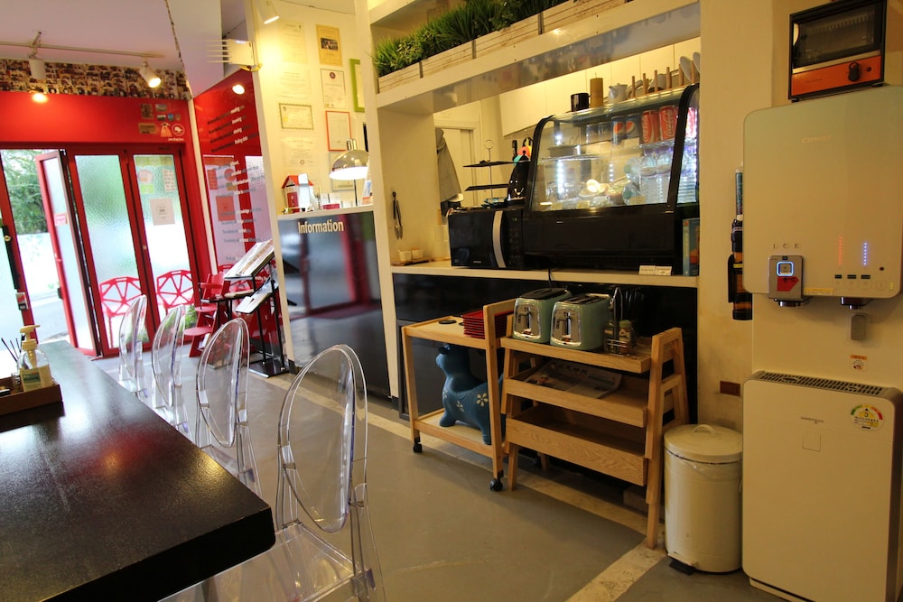 b my guesthouse hostel