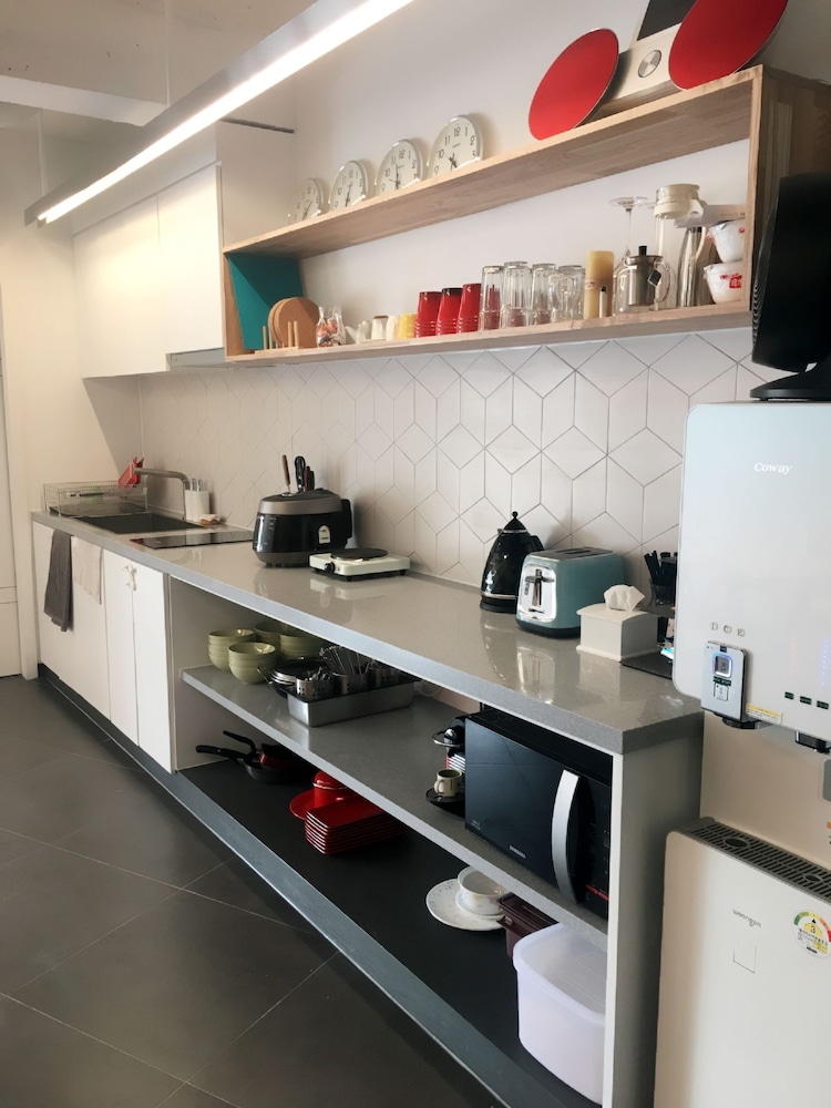 b my guesthouse hostel