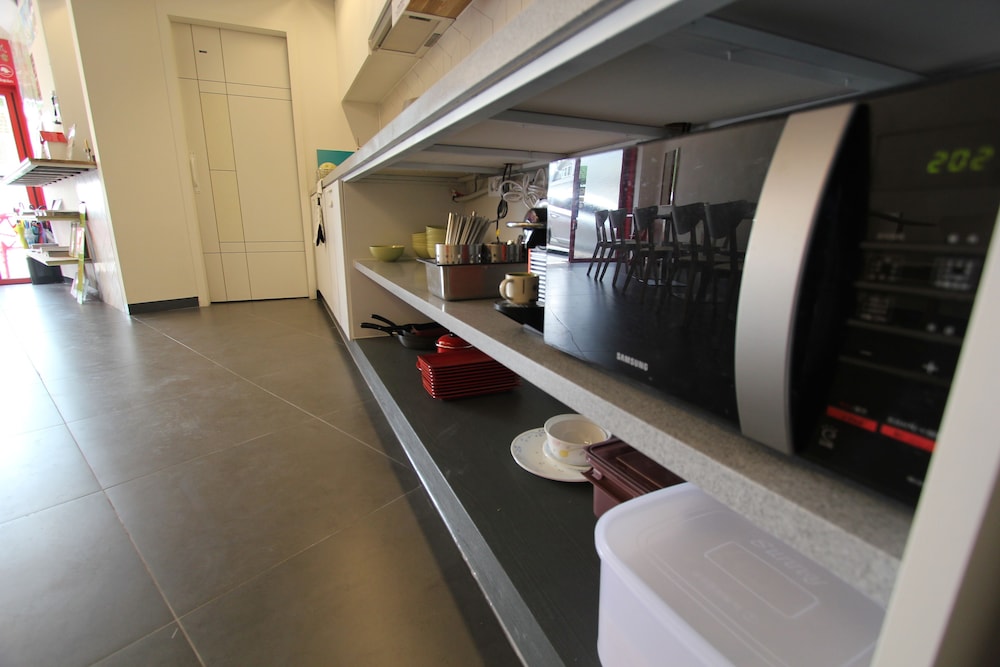 b my guesthouse hostel