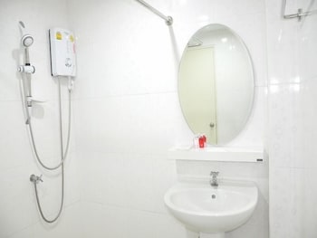 double dd house mrt sutthisarn