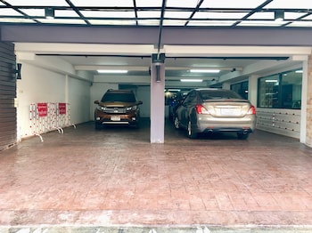 double dd house mrt sutthisarn