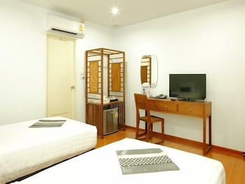 double dd house mrt sutthisarn