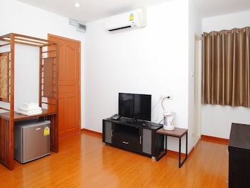 double dd house mrt sutthisarn