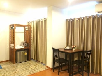 double dd house mrt sutthisarn