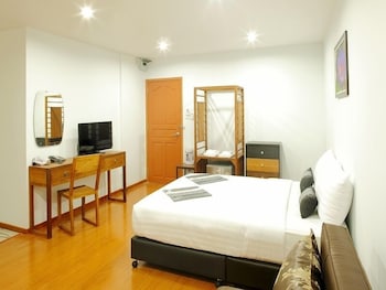 double dd house mrt sutthisarn