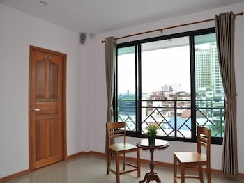 double dd house mrt sutthisarn