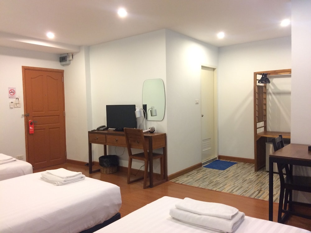 double dd house mrt sutthisarn