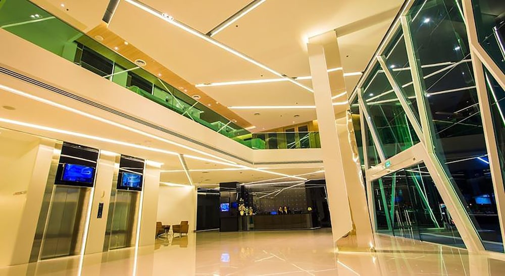 crystal hotel hat yai