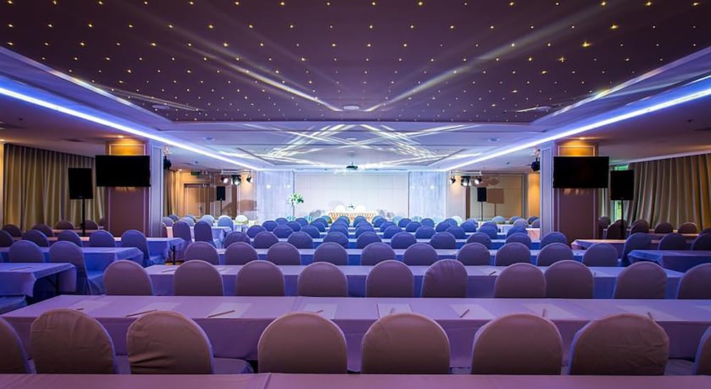 crystal hotel hat yai