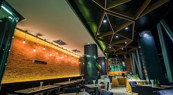 crystal hotel hat yai
