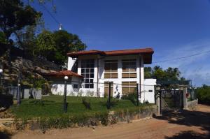 villa baywatch rumassala