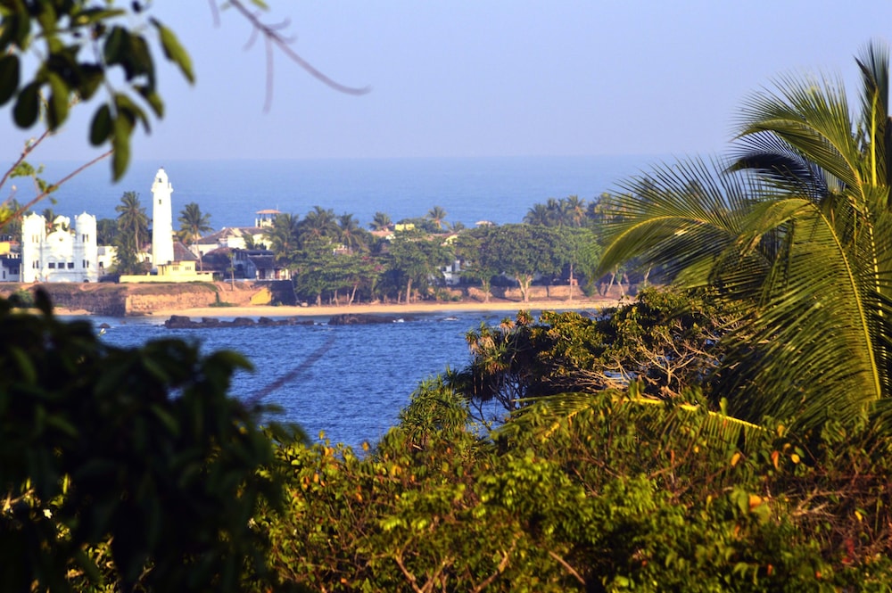 villa baywatch rumassala