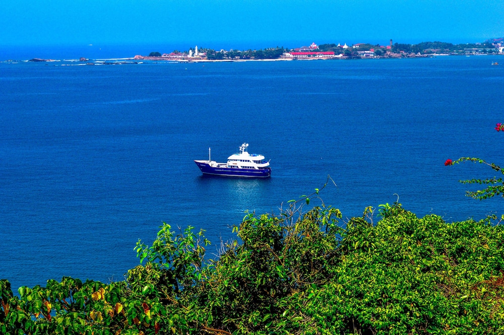 villa baywatch rumassala