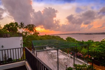 villa baywatch rumassala