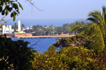 villa baywatch rumassala