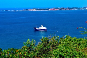 villa baywatch rumassala