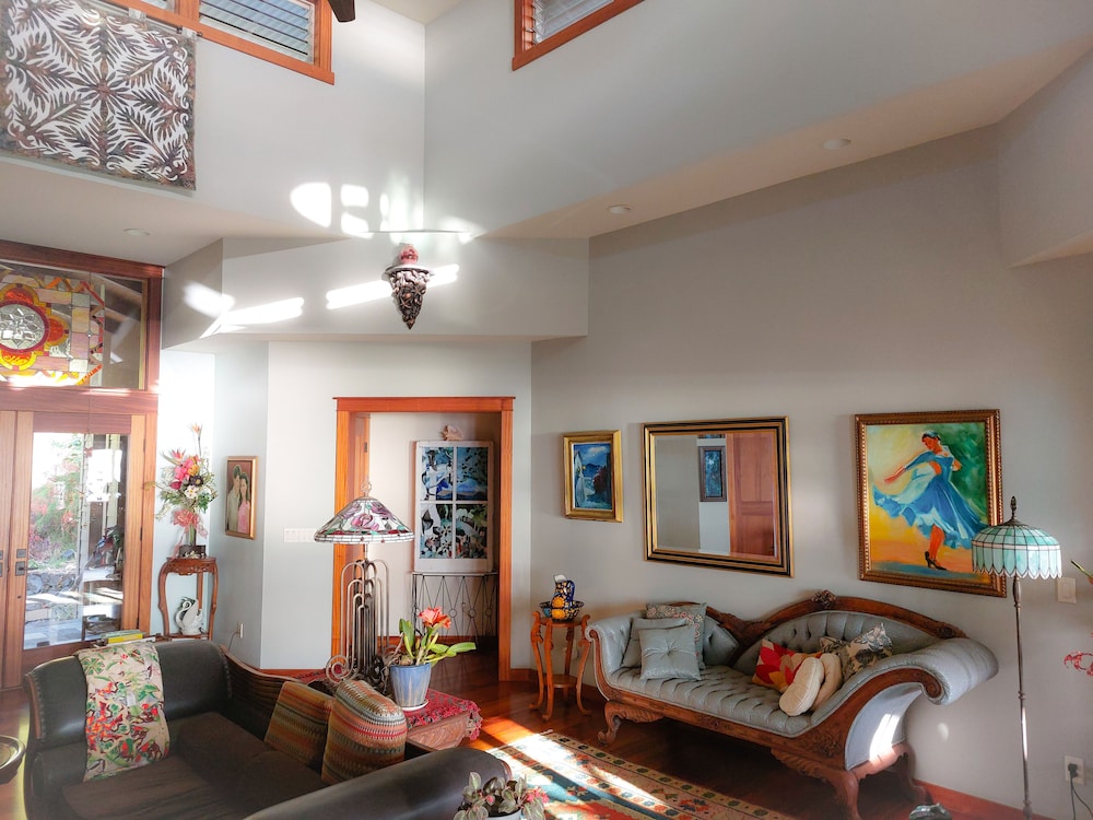 kona palace in captain cook