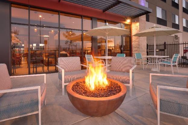 holiday inn express and suites phoenix west buckeye
