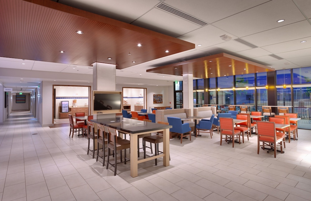 holiday inn express and suites phoenix west buckeye