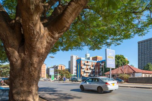 N1 Hotel Samora Machel Harare,Fife Avenue Shopping Centre>>Harare,3 star
