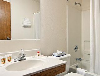 Super 8 By Wyndham Norwich,East Norwich>>Bainbridge,2.5 star