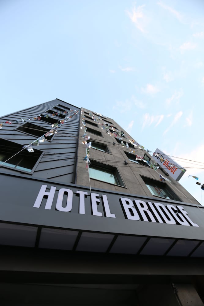 hotel bridge