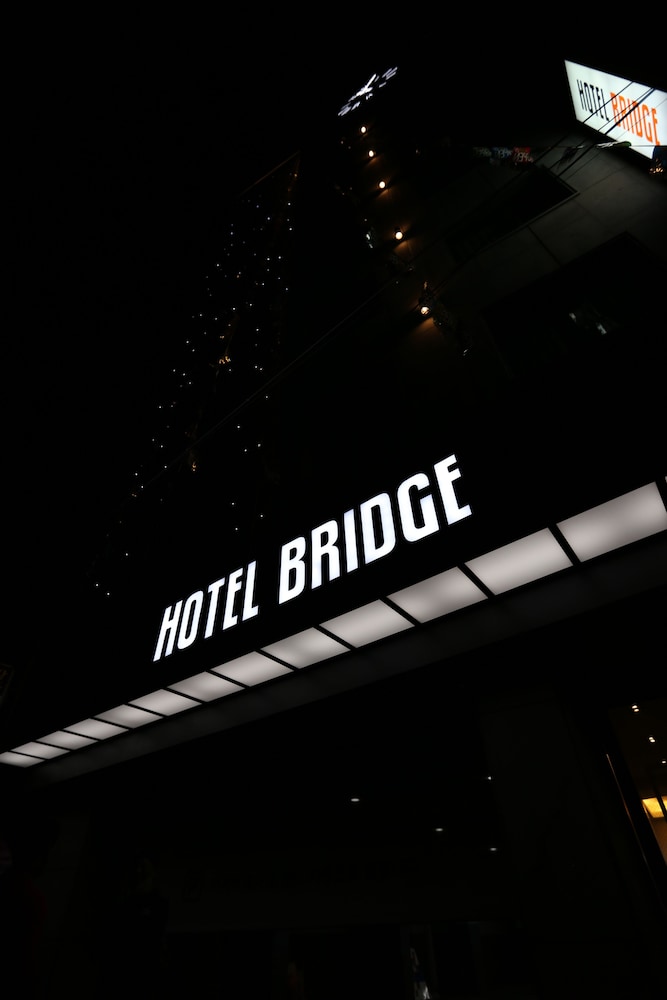 hotel bridge