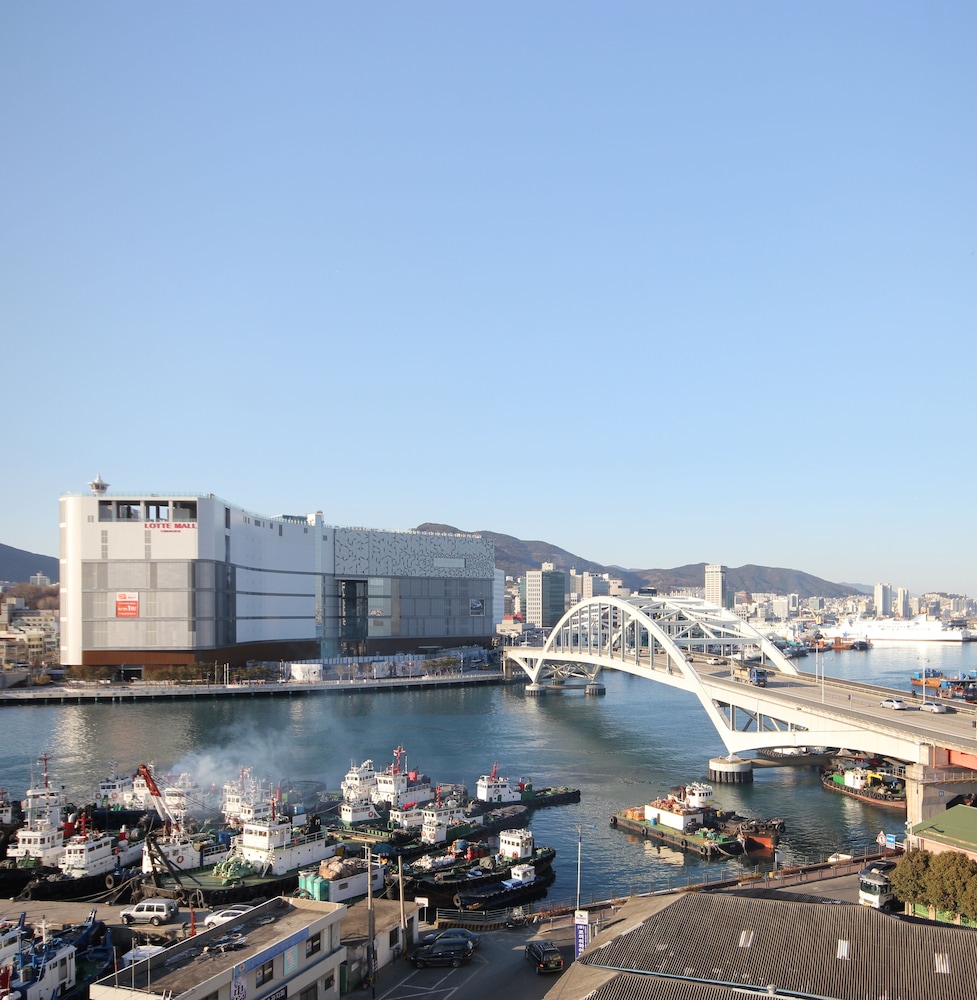hotel bridge