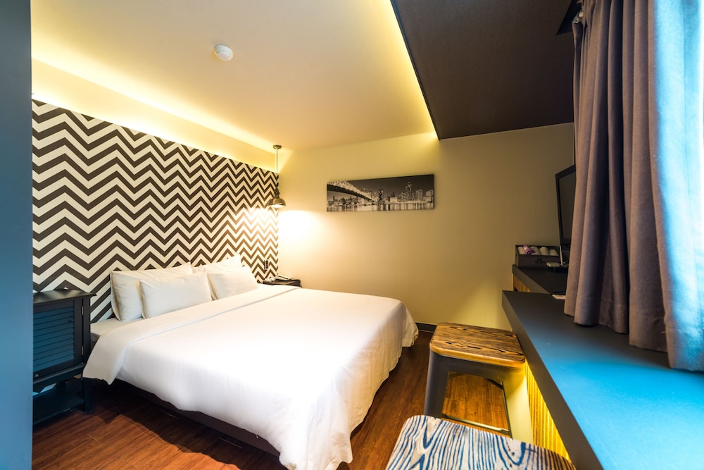 hotel bridge