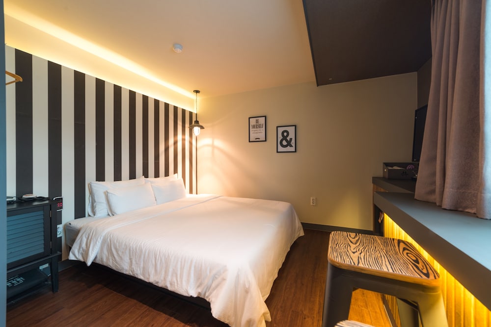 hotel bridge